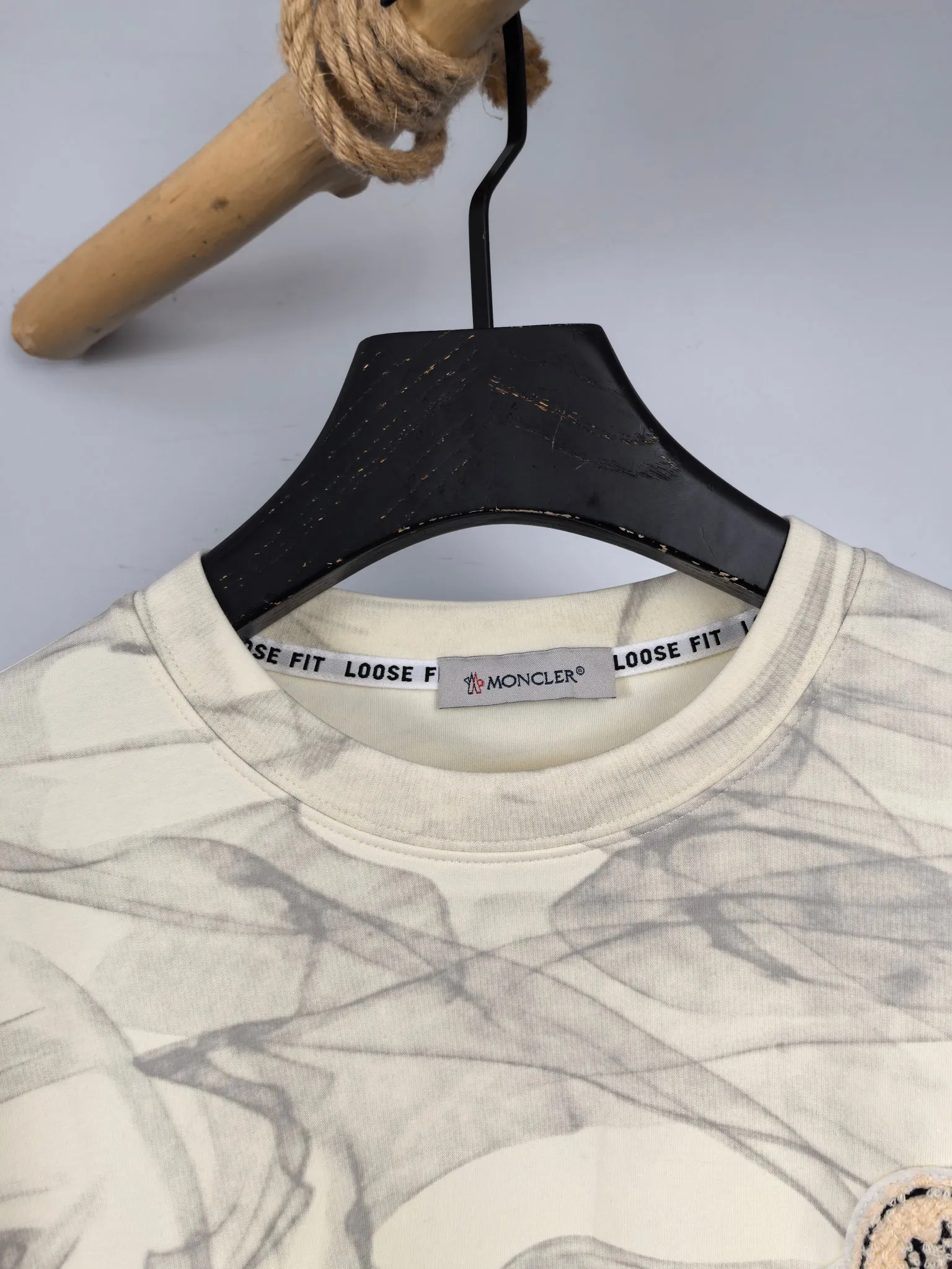 MONCLER 2025 New Arrival ！ T 。Oversize ， ， ， T 。 LOGO， ， ， ， ！ ， ！ 400 ， ， Classic ， ！M-3XL